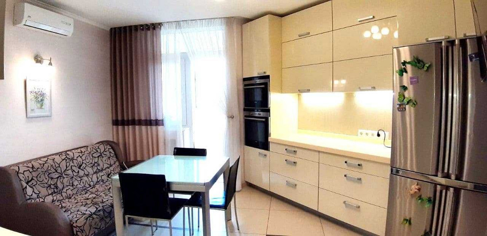 ЖК 4 сезона (м.Васильківська). Оренда 2к. Простора,охайна,2 с/в,3стіни Киев - изображение 1