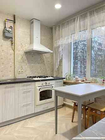 Сдам 3 комнатную квартиру  ж/м Тополь - 1  дом 2 Днепр