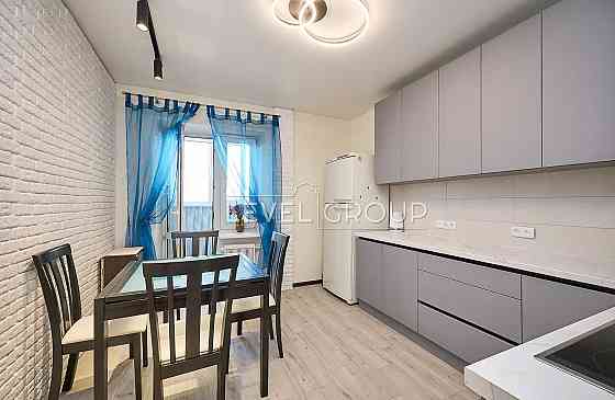 Продаж 2-кімнатної квартири з ремонтом Ревуцького 5 Харківська Київ