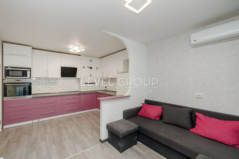 Продаж 2к квартири Годосієво метро Деміївська Київ - зображення 1