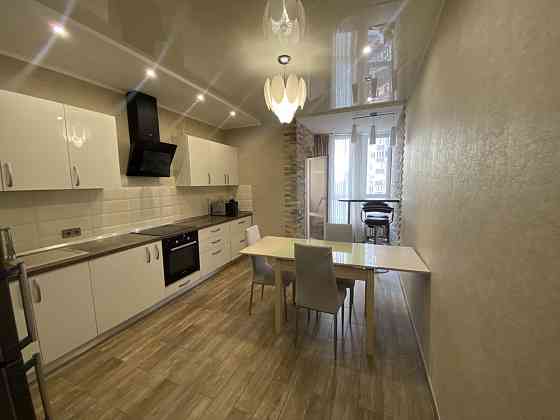 Оренда великої 1к квартири на Позняках. вул. Ахматової, 22. Киев