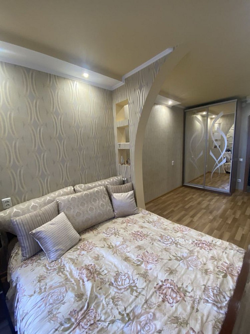 Продам 3к квартиру на ж/м Ломівський Днепр - изображение 1