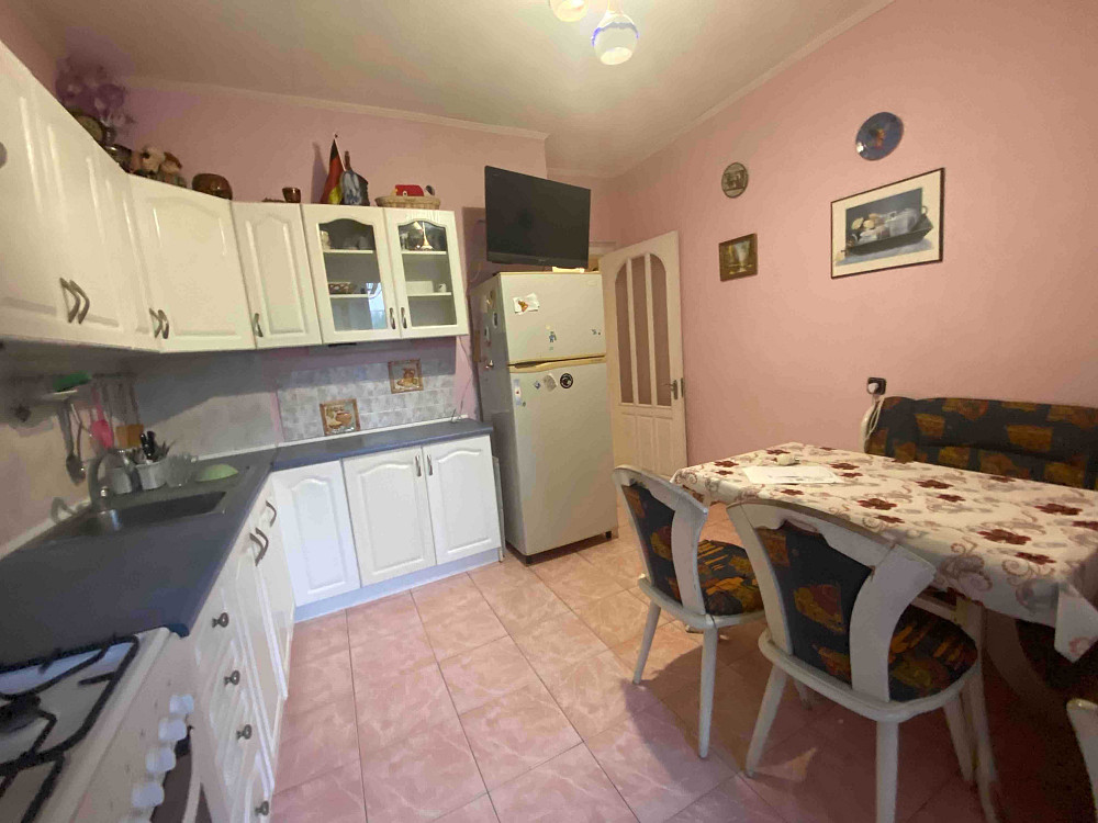 Продам 2 комнатную в Аббо невысокий этаж Черноморск - изображение 2