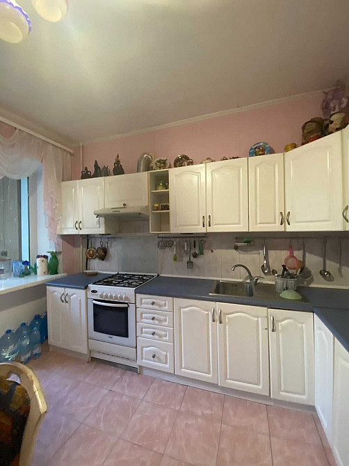 Продам 2 комнатную в Аббо невысокий этаж Черноморск - изображение 1