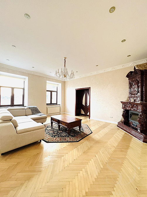 Оренда трикімнатної квартири центр Львова. Вигляд на Оперний театр Львів - зображення 1