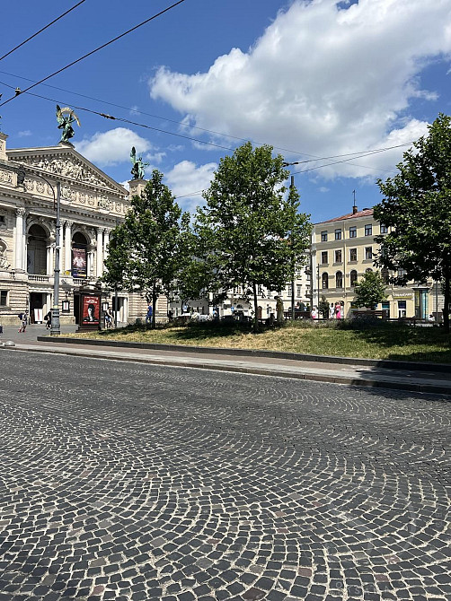 Оренда трикімнатної квартири центр Львова. Вигляд на Оперний театр Львів - зображення 7