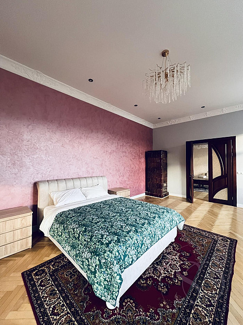 Оренда трикімнатної квартири центр Львова. Вигляд на Оперний театр Львів - зображення 5