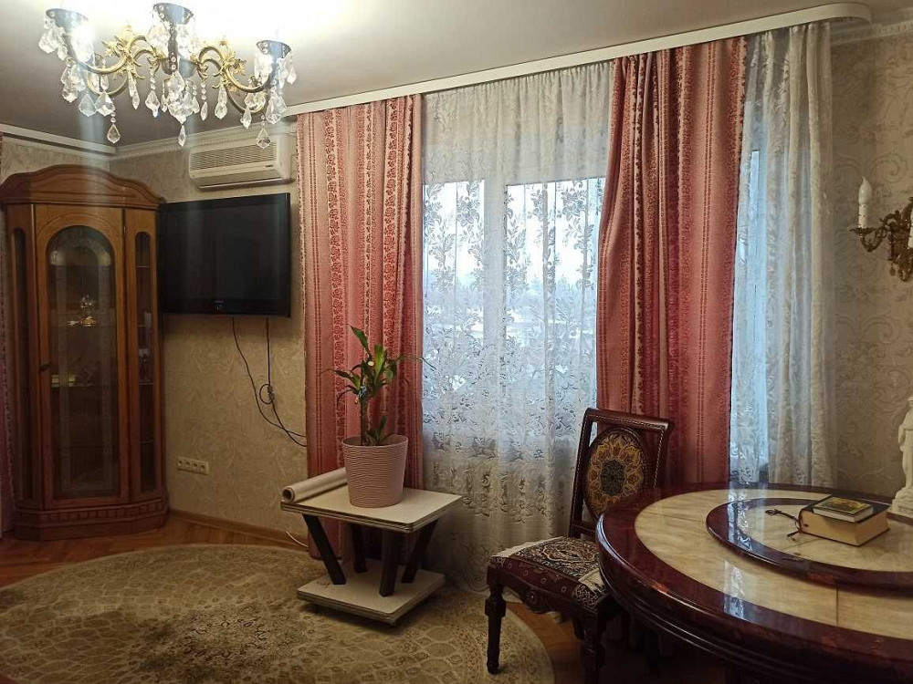 Аренда 2 ком. квартира Зодчих 78 метро Житомирская Киев - изображение 1