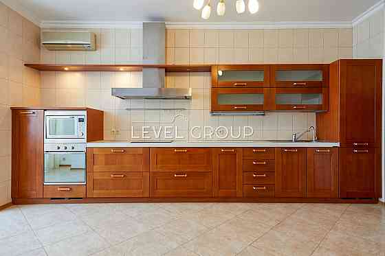 4 кімнатна квартира з паркомісцем, в центрі Києва, Шевченківський р-н Київ