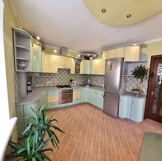 Продається 3к квартира по вулиці Зарічанській Хмельницкий