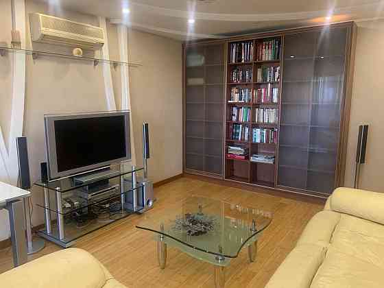 Оренда 3-кімнатної квартири біля м. Житомирська. Святошинська пл. 1 Киев