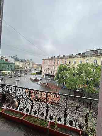 Продаж 2 кімнатної 50 м2, пл. Галицька 14 Центр Львов