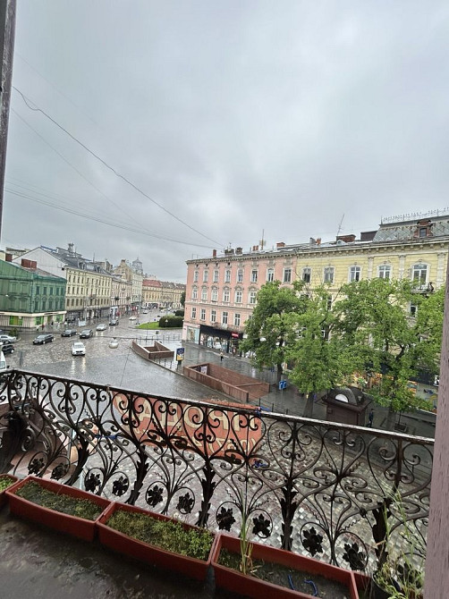 Продаж 2 кімнатної 50 м2, пл. Галицька 14 Центр Львів - зображення 1