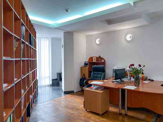 Простора автономна квартира 470 м², окремий вхід, тихий центр Києва Київ