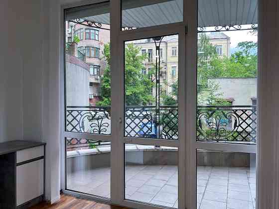 Простора автономна квартира 470 м², окремий вхід, тихий центр Києва Київ