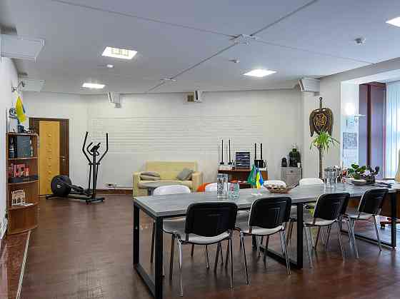 Простора автономна квартира 470 м², окремий вхід, тихий центр Києва Київ