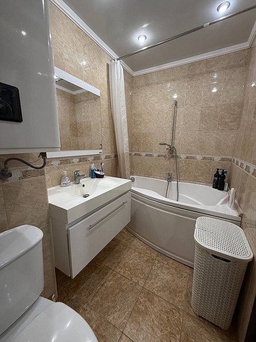 3 комнатная квартира капремонт средний этаж Таирова Киевский рынок Одесса - изображение 8