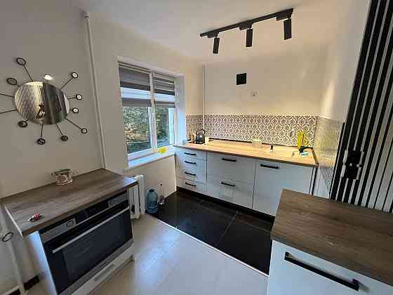 Здається в оренду 2кімнатна + кухня студія на Героїв майдану Черновцы