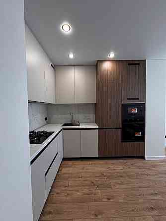 Продаж новенької 1,5 кімнатної Ужгород