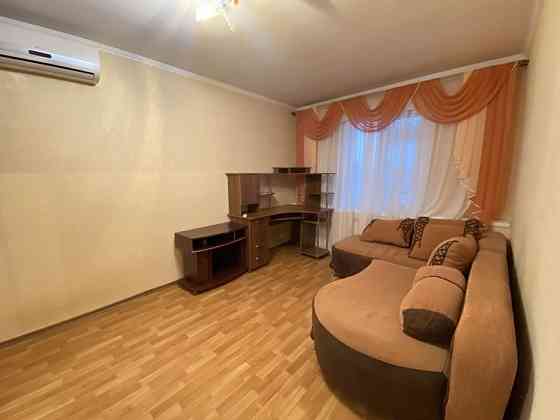 Однокімнатна квартира біля метро "Харківська" Київ