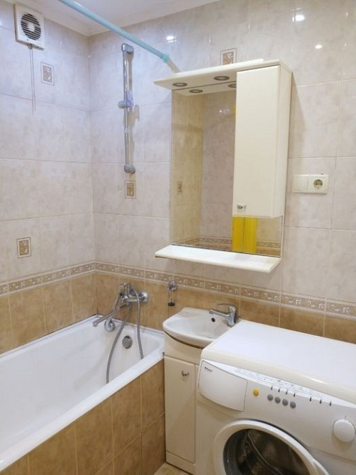 Однокімнатна квартира біля метро "Харківська" Київ - зображення 8