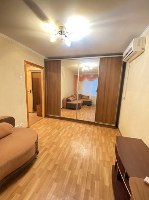 Однокімнатна квартира біля метро "Харківська" Київ - зображення 1