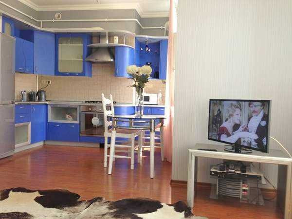 Оренда ПРОСТОРОЇ СУЧАСНОЇ 2х кімн., 80м2, ГОЛОВНА-Комарова, свій котел Черновцы - изображение 1