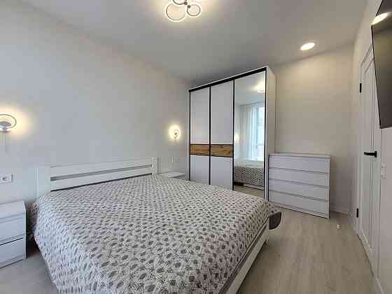 ЖК Варшавський Виговського 40/12, поряд ТЦ Ретровіль, Оболонь, Мінськи Киев