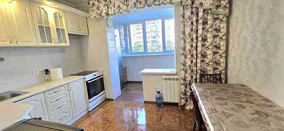 метро Позняки 7 хв.пішки+паркомісце С.Крушельницької 3А ТЦ Піраміда Киев