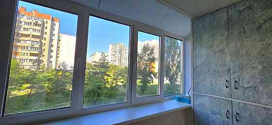 метро Позняки 7 хв.пішки+паркомісце С.Крушельницької 3А ТЦ Піраміда Киев