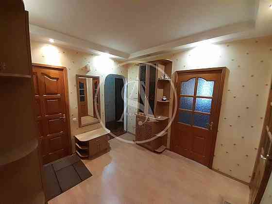 Продам квартиру в гарному стані вул. Заболотного поруч з метро Теремки Київ