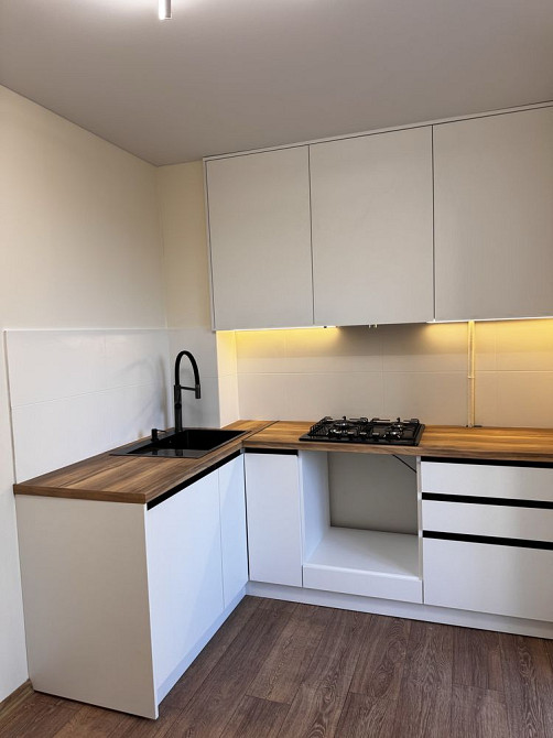 Без комісії! Продається бомбезна однушка в розвиненому районі міста Чернівці - зображення 3