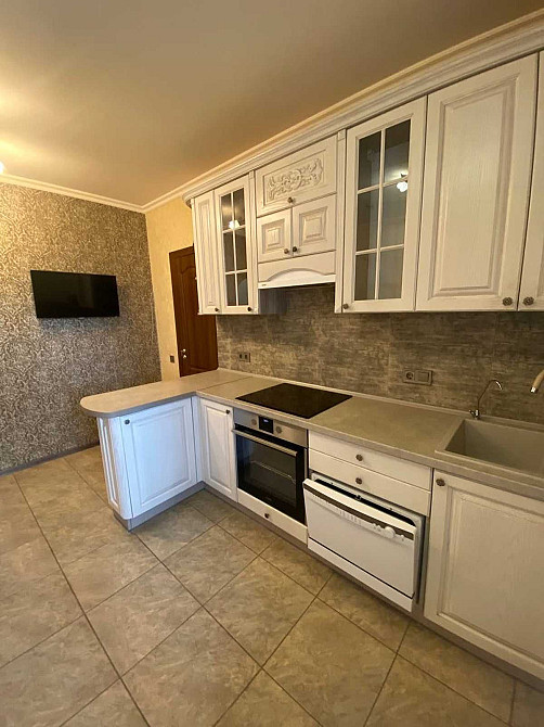 Простора 3-х кімнатна в ЖК Патріотика Київ - зображення 1