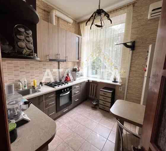 Продам. 3 комнатная сталинка. Центр Одесса