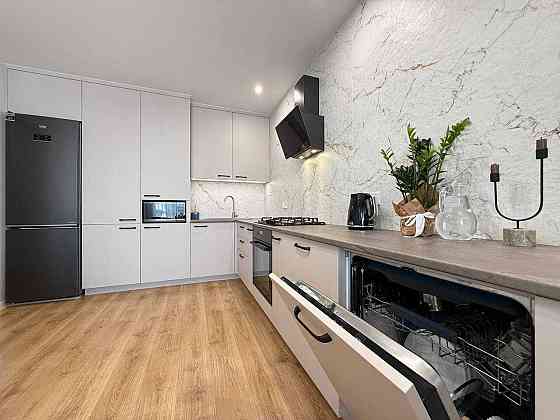 3-Кімнатна 88 кв.м. «На Щасливому» з Ремонтом! Меблі! Техніка! Рівне