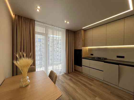 Шикарна півторачка 1.5 кім з ремонтом, Фемелі Плаза, центр Ивано-Франковск