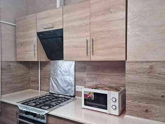 Продам 1-о комнатную квартиру на 4-м микрорайоне с ремонтом Лозовая