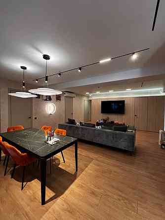 Шикарная 5 ком. квартира 190,4 м2 со своим двором паркингом ремонт24г Дніпро