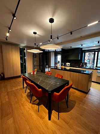 Шикарная 5 ком. квартира 190,4 м2 со своим двором паркингом ремонт24г Дніпро