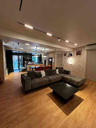 Шикарная 5 ком. квартира 190,4 м2 со своим двором паркингом ремонт24г Дніпро