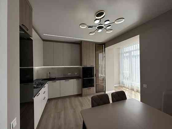 Видова 2 кім з великою кухнею, до центру 1км! Ивано-Франковск