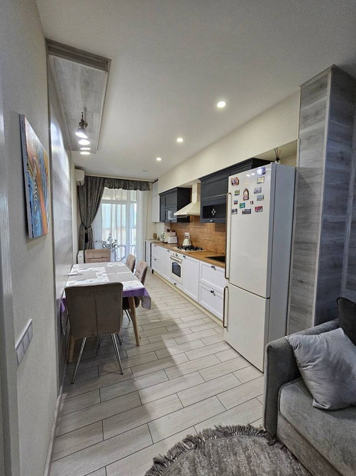 Сдам 2 комнатную квартиру ЖК Изумрудный город,Авантаж,метро Бот Сад Харьков - изображение 1