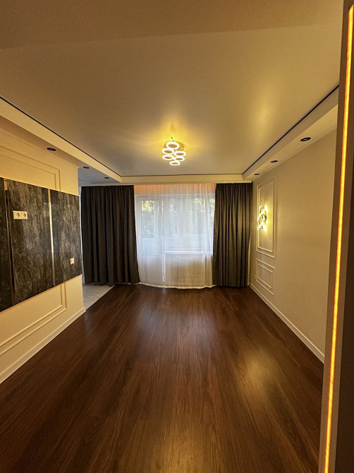 Продам 3-х комнатную с новым ремонтом АЭО средний этаж Каменское (Запорожская обл.) - изображение 1