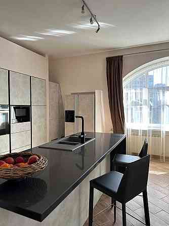 VIP оренда з терасою, каміном 3-кім двохрівнева квартира, 180м2 Київ