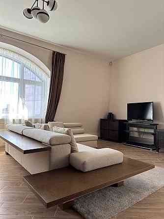 VIP оренда з терасою, каміном 3-кім двохрівнева квартира, 180м2 Київ