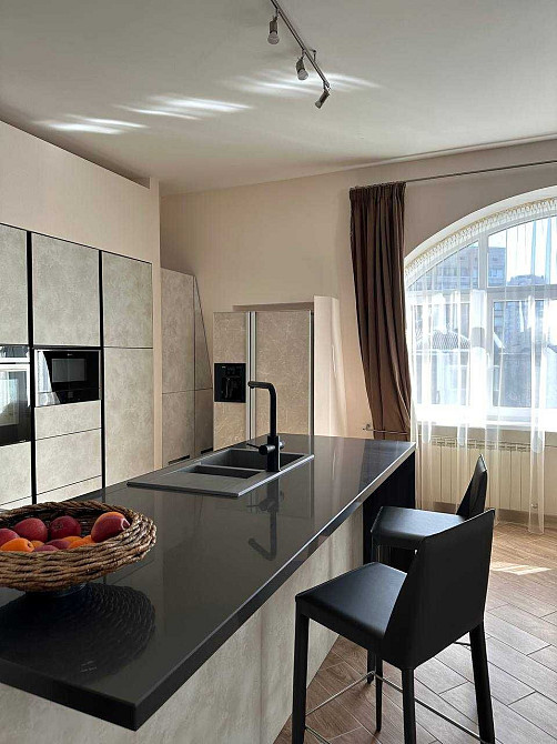 VIP оренда з терасою, каміном 3-кім двохрівнева квартира, 180м2 Київ - зображення 1