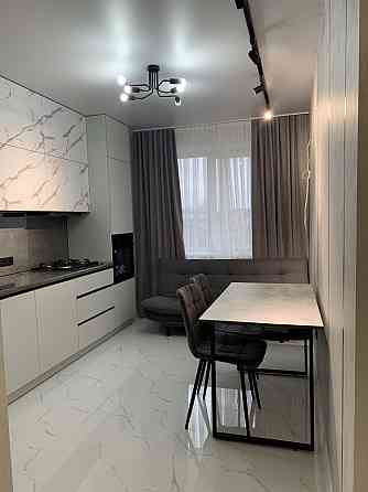 Кухня студія + 2- кімн новобудова здана з ремонтом меблями! Чернівці