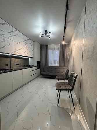 Кухня студія + 2- кімн новобудова здана з ремонтом меблями! Чернівці