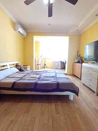 4-кімнатна з краєвидом, в.Воробкевича, опал. індивід ,меблі і техніка, Чернівці