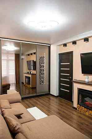 Простора 2к квартира біля Позняків Київ